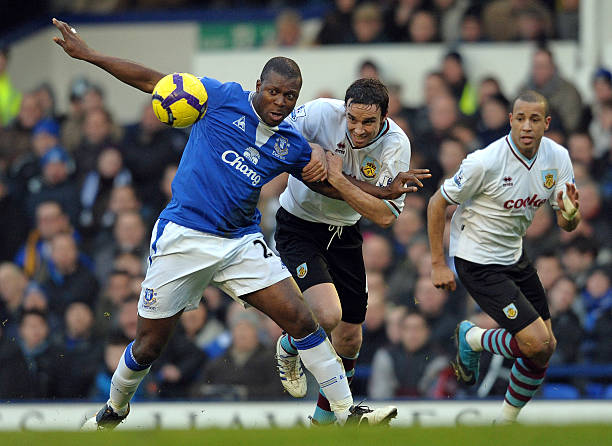 了他对足球 了他对足球